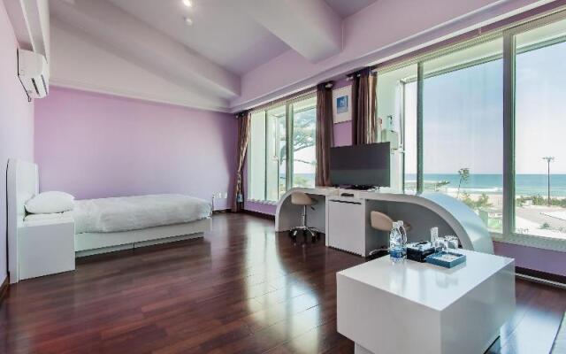 Pinebeach Hotel