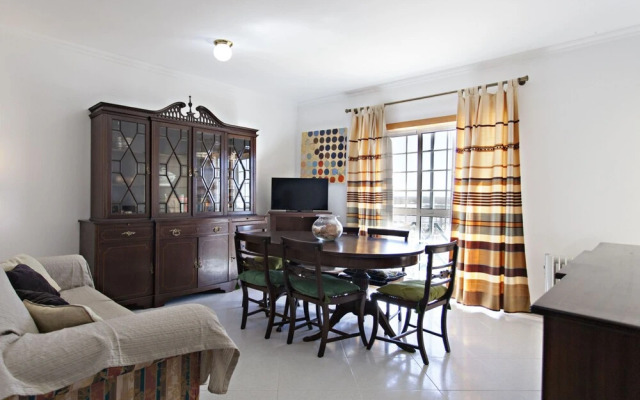 Maresia in Faro With 2 Bedrooms and 1 Bathrooms