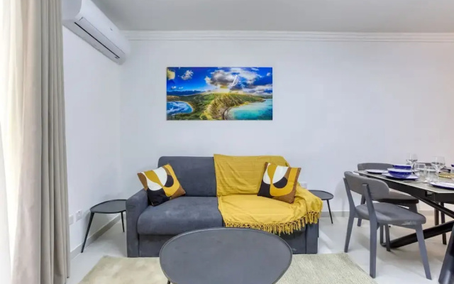 Designer Apartment Near Seafront Balcony Patio