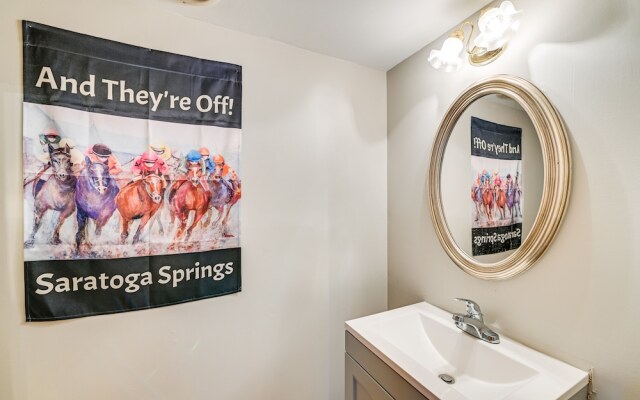 Saratoga Springs Home Near Skidmore College!