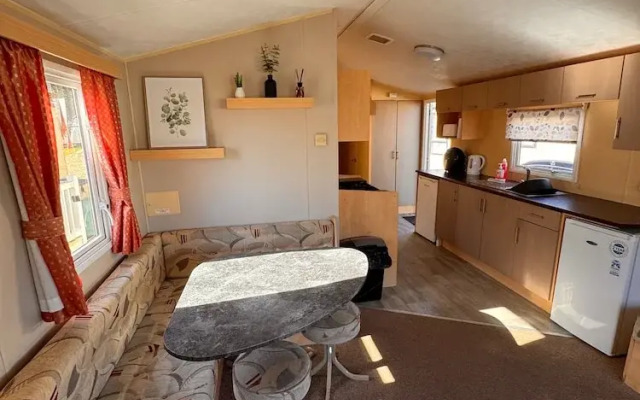 3 Bedroom, Side Gated Decking, Wifi, Pets Welcome