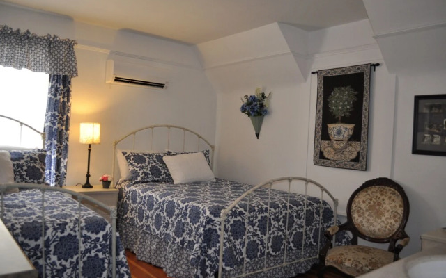 Victorian Inn & Carriage House