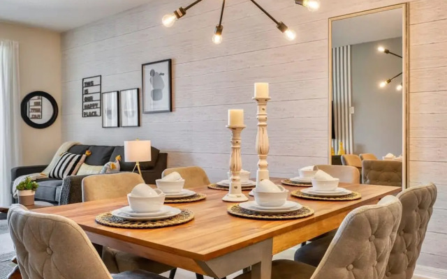 Modern Luxe Condo - Stunning Design