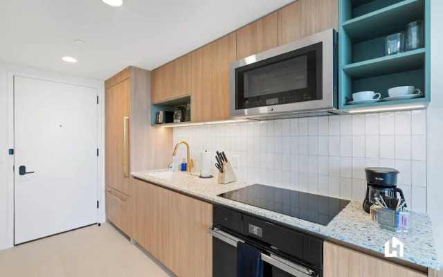 Stylish Apartments with Partial Ocean Views in Downtown
