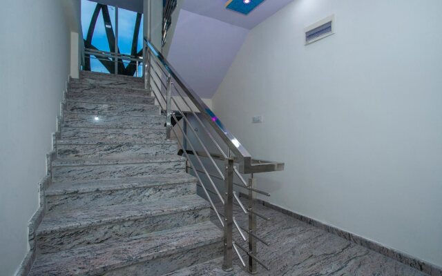 Hotel Golden Arch By OYO Rooms