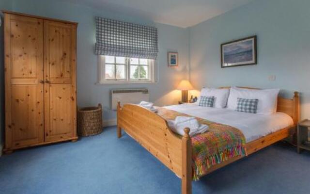 2 Ogilvie Lodge