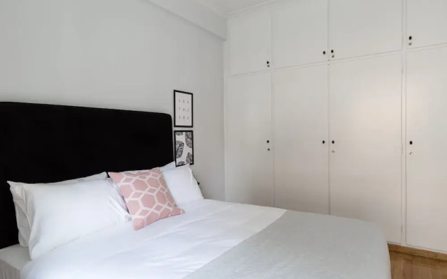 UPSTREET Acropolis Core Bright Modern Apt