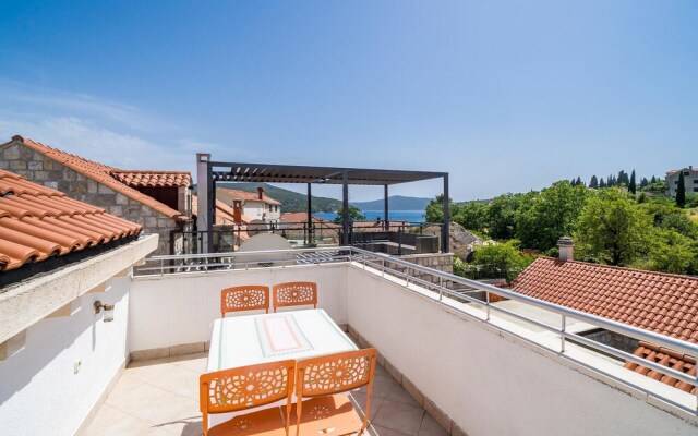 Amazing Home in Slano With 5 Bedrooms and Wifi