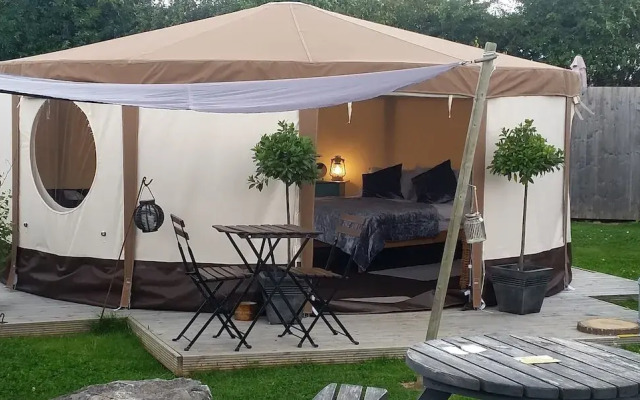 The Little Hide - Adult Only Camping Pods