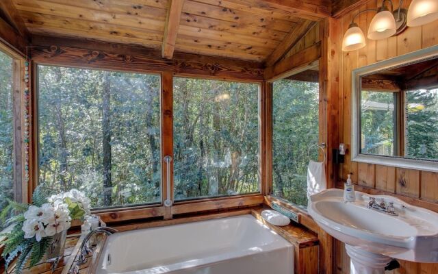 Peace Of Paradise 1 Bedroom Cabin by RedAwning