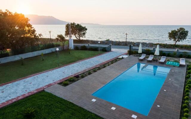 Niovi Seaside Suites