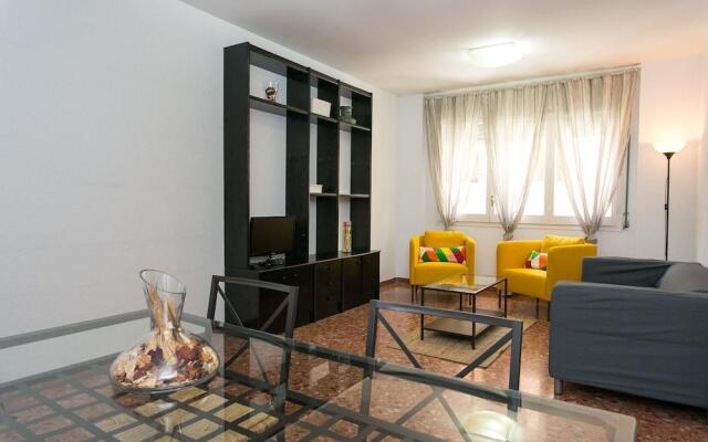 Spacious & Quiet 4 Bedroom Apartment