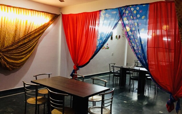 OYO 19535 Hotel Taj Niwas