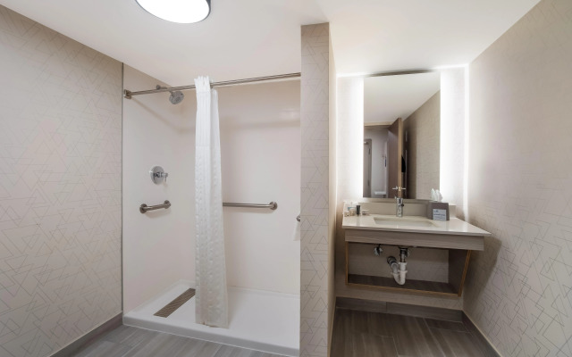 Отель Holiday Inn Express & Suites Lexington