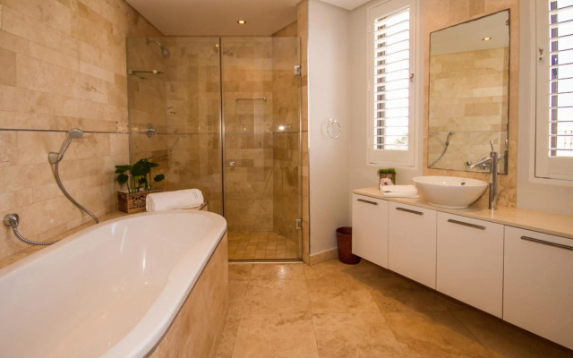 Apartment A Upper Deck