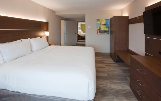 Holiday Inn Express Roseville-St. Paul, an IHG Hotel