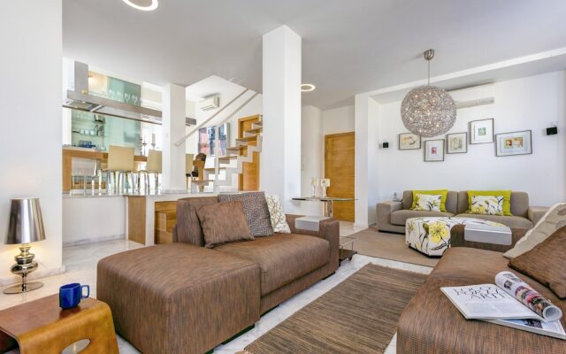 Amazing Duplex up to 4 Guest & Private Terrace. Real de La Carreteria