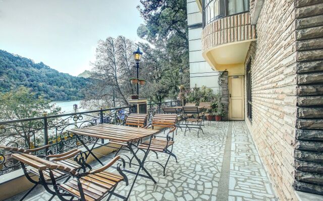 Treebo Trend Lakeside Inn