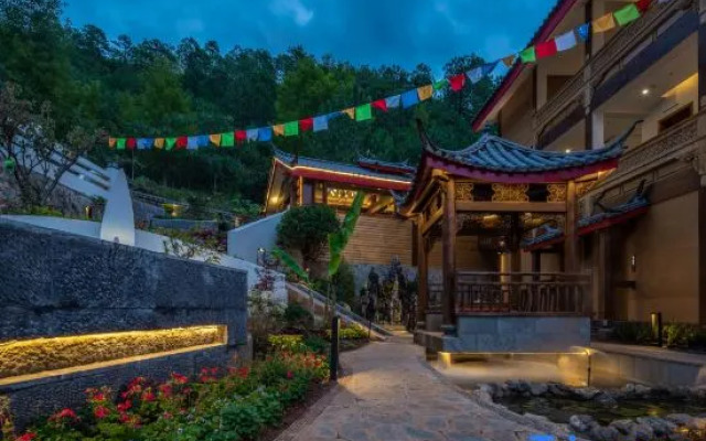 Lugu Lake Lakeside Dream · Hillside Lakeview Boutique Hotel