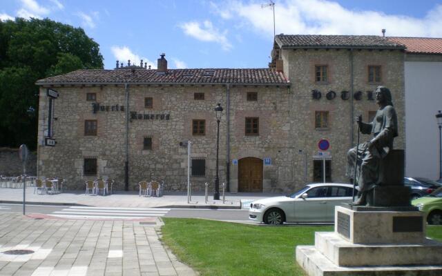 Hotel Puerta Romeros