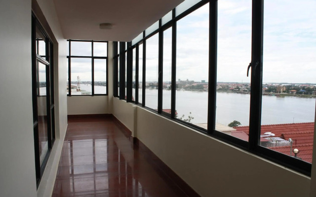 Lux Riverside Hotel & Apartment