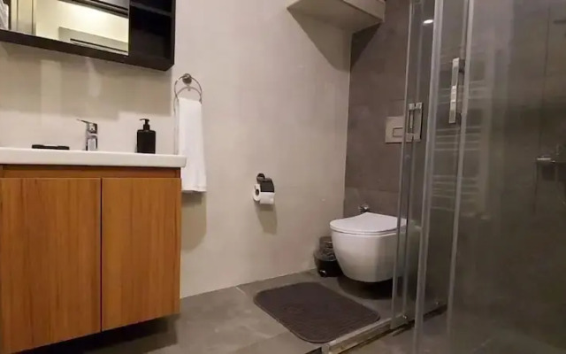 New Flat Large Living Space 2-6 Near By Lara Beach
