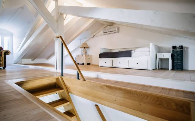 Panorama Old Town apartment by DuHomes