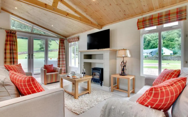 Llyn Dinas Lodge