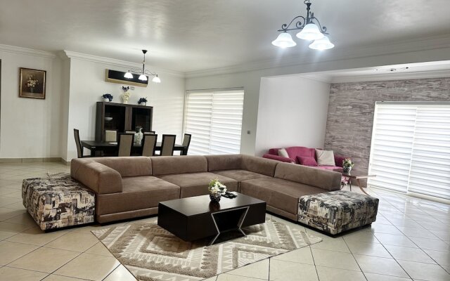 Chic and stylish 3 bedroom apartment