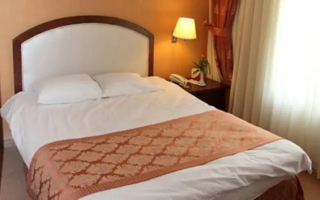 Kowsar Tehran Hotel