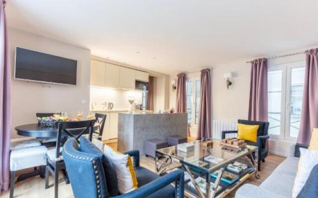 Families And Friends - Center - 110 Sqm