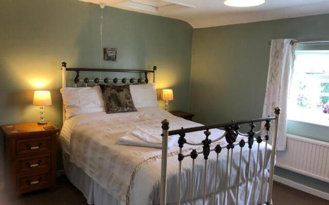 The Walnuts Country House
