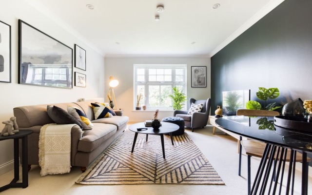 The Brockwell Park Escape - Bright 2BDR Flat with Parking