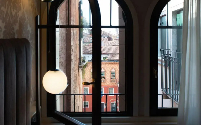 Eight Venezia