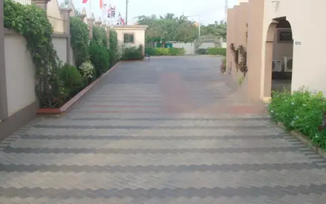 Rayporsh Hotel