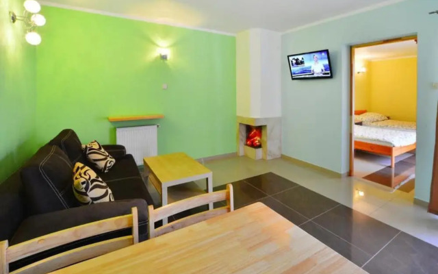 Spacious Holiday Home With Private Garden