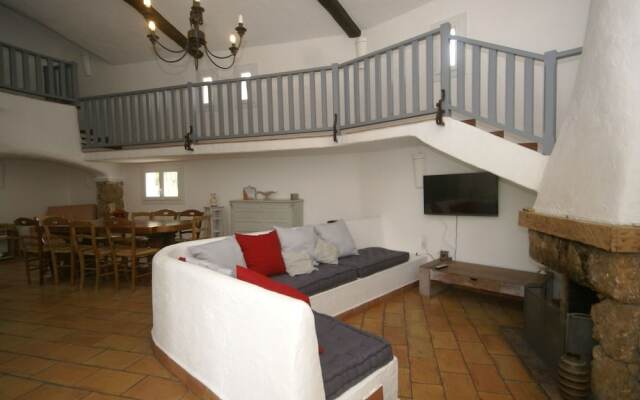 Majestic Villa in Mouans-Sartoux with Swimming Pool