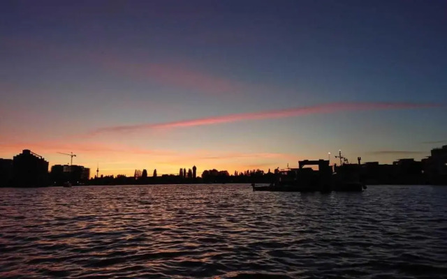 Hausboot mit Hottub in Berlin