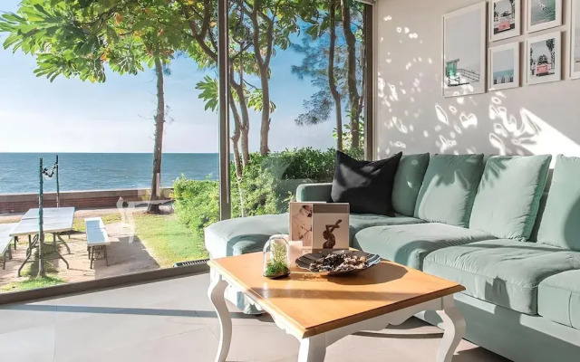 Sandbox beachfront villa2