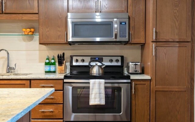 CozySuites | TWO Stylish 2BR Condo on Elm St.