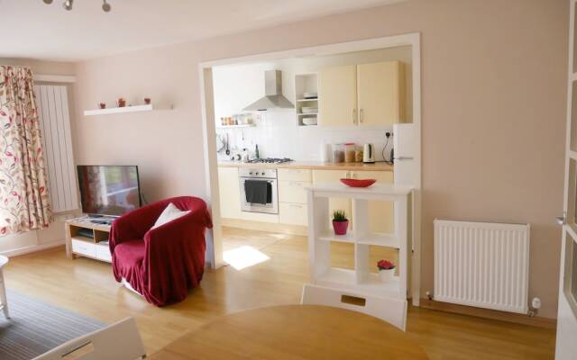 Bright 2 Double Bedrooms Apartment