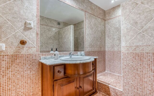 Elegant Holiday Home in Málaga near Sea