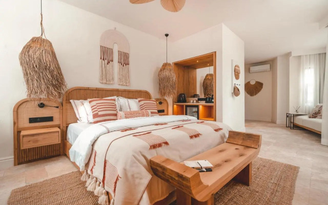 6 Rooms by Azumare