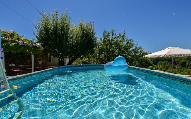 Renovated house with private swimming pool, close to Villefranche-du-Périgord.