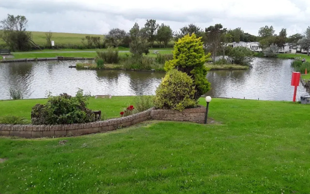 Luxury Caravan Only 10 Mins From the Beach