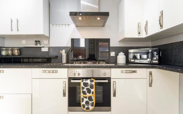 Family Friendly 3Br House W Garden Bbq