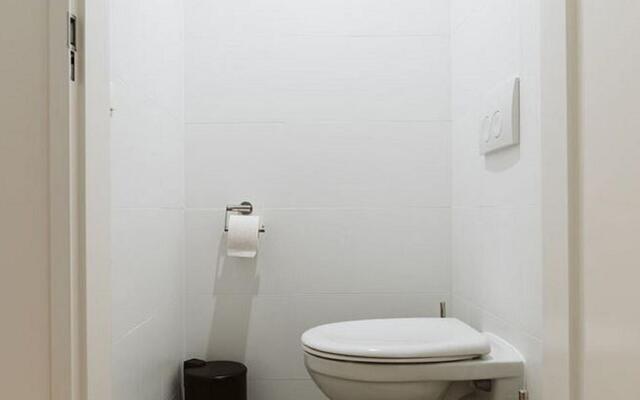 Spacious Luxury Apartment With Beautiful Views of the Marina