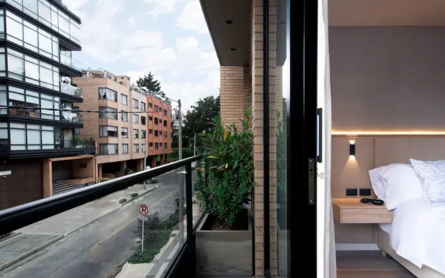 w Phenomenal Loft w/ Great Balcony in Unicentro