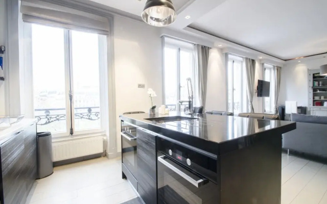 Luxury Apartment in Paris-Champs Elysées