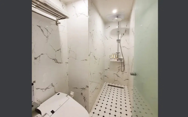 Seven Bricks Hotel